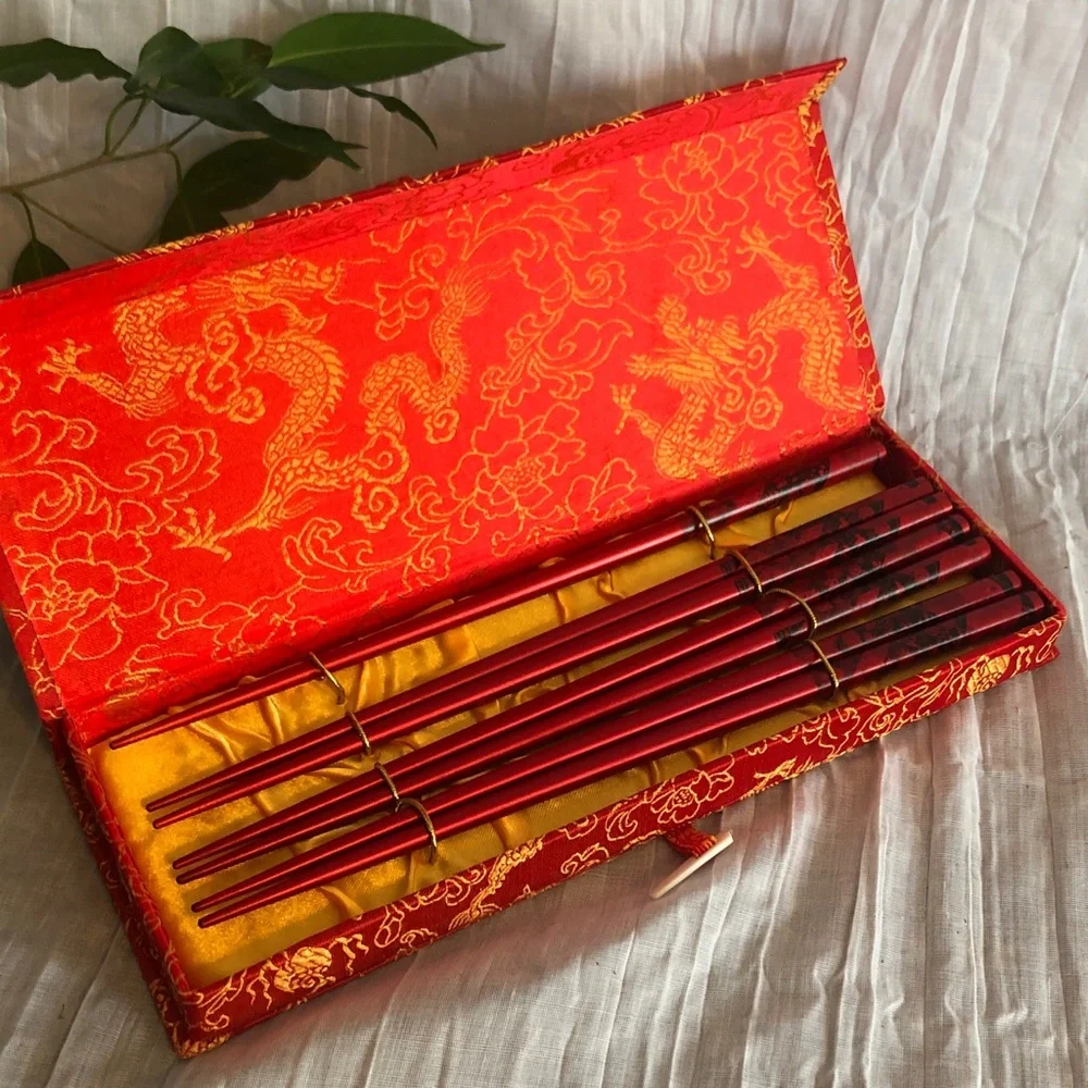 Chinese Scenery CHOPSTICKS set of 3 in red & gold serpent dragons storage box